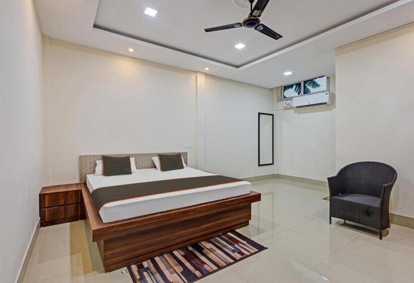 Chambre Triple Classique, Collection O Long Acres Resort