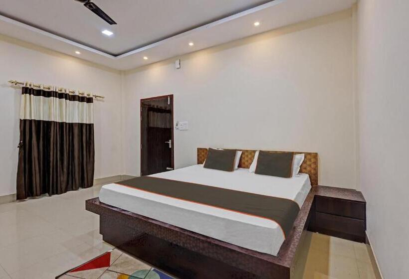 Chambre Triple Classique, Collection O Long Acres Resort