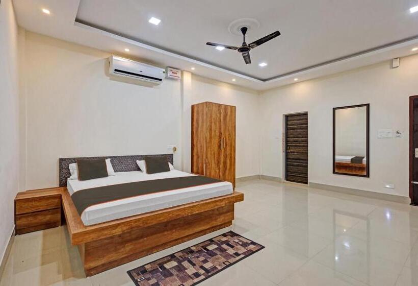 Chambre Triple Classique, Collection O Long Acres Resort