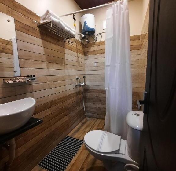 キングサイズベッドのスタンダードルーム, Jharna Resort