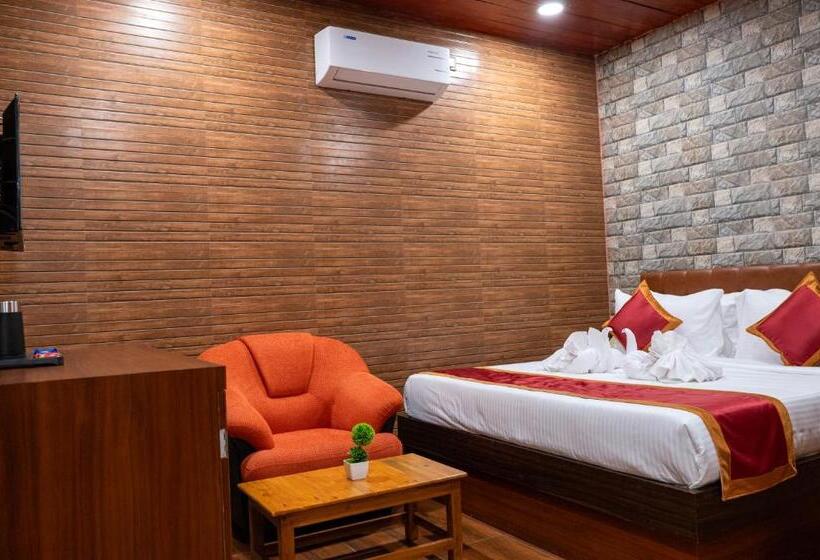 キングサイズベッドのスタンダードルーム, Jharna Resort