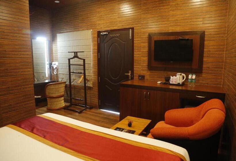 キングサイズベッドのスタンダードルーム, Jharna Resort