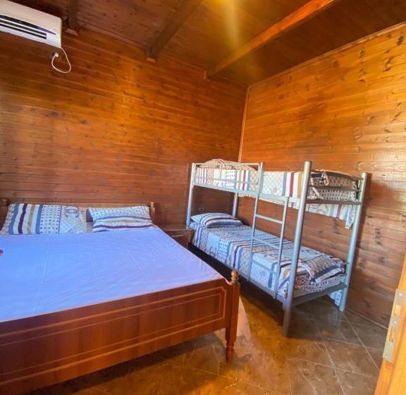 חדר משפחתי נוף לגינה, Guesthouses Gjokazaj Tale Beachfront