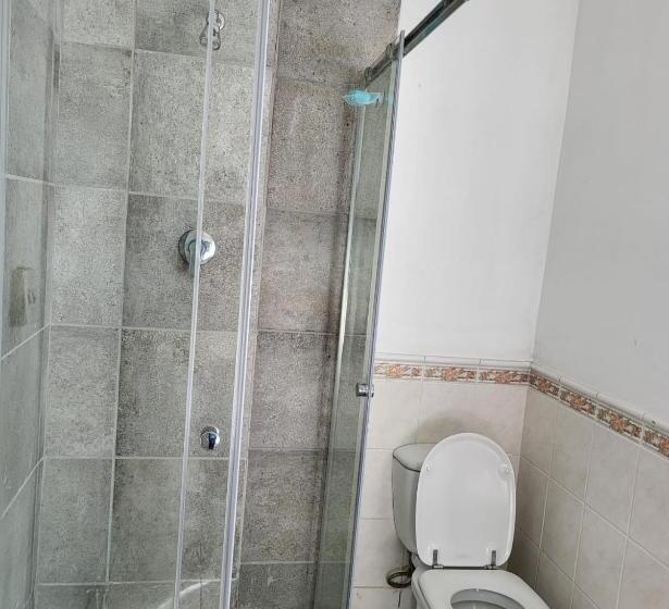 带共用浴室的标准房间, Sky View Guest House