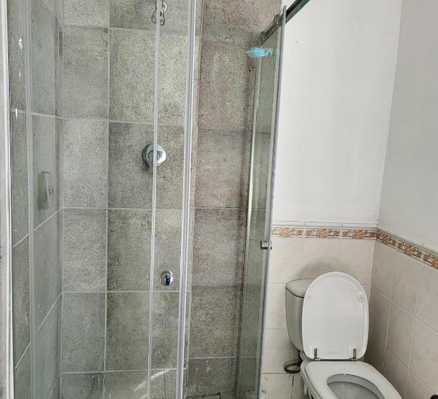 标准间带游泳池, Sky View Guest House