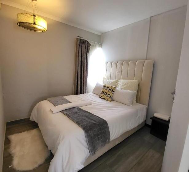 带共用浴室的标准房间, Sky View Guest House