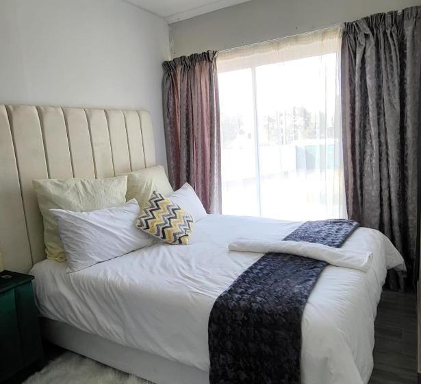 带共用浴室的标准房间, Sky View Guest House