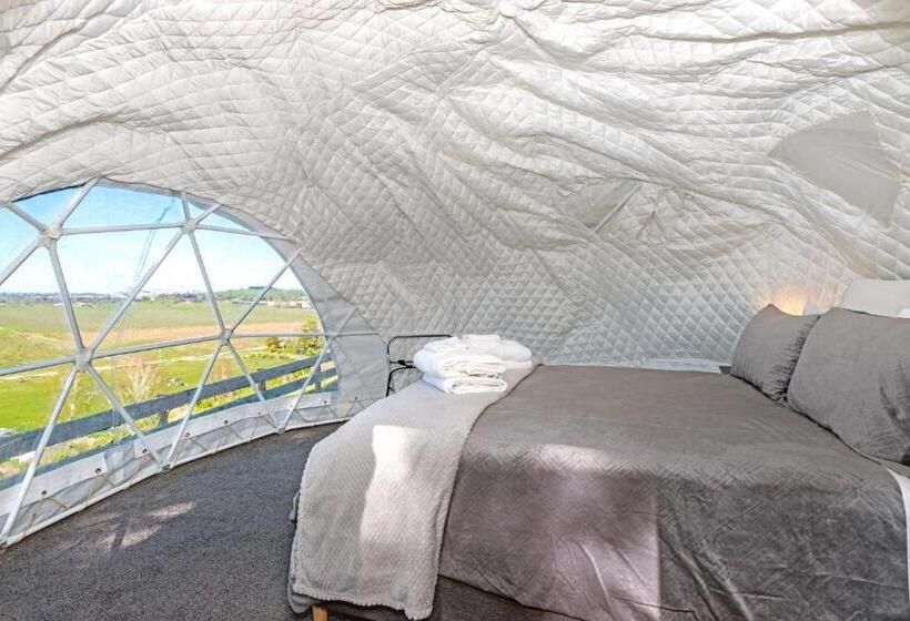 خانه 2 خوابه, Black Label Retreats