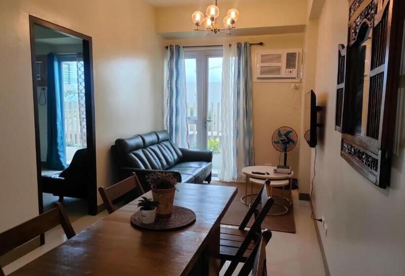 سوئیت با بالکن, The Verdin At Maple Grove