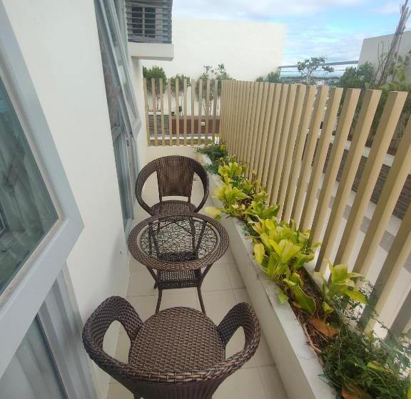 سوئیت با بالکن, The Verdin At Maple Grove