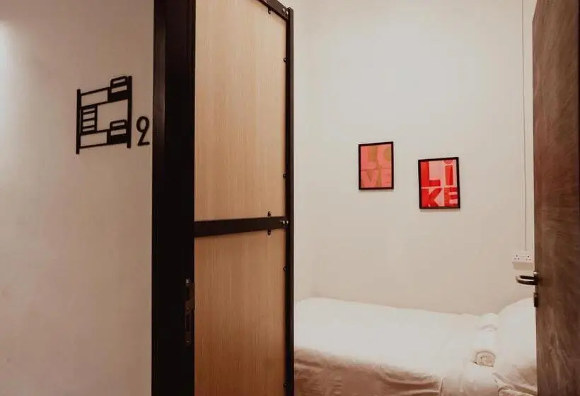 Pokój Czteroosobowy Standard, Code Hostel At Lavender