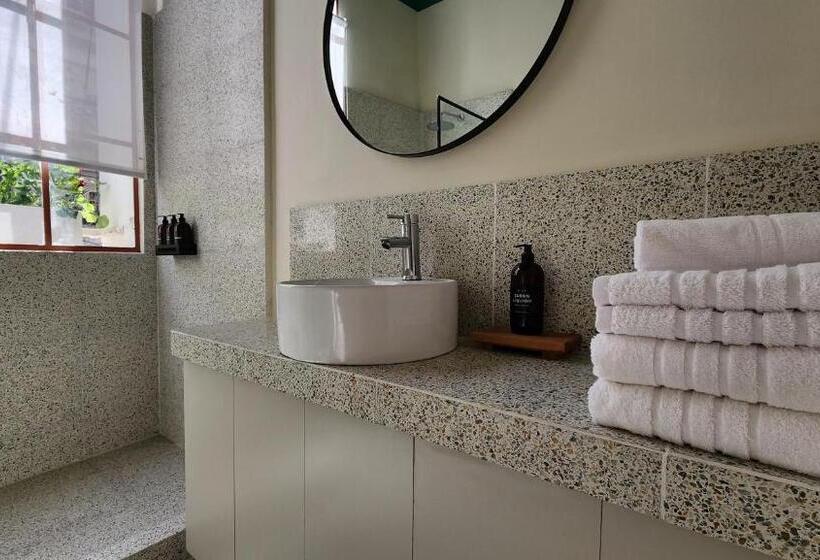 اتاق لوکس با بالکن, Casa Par Grand Suites