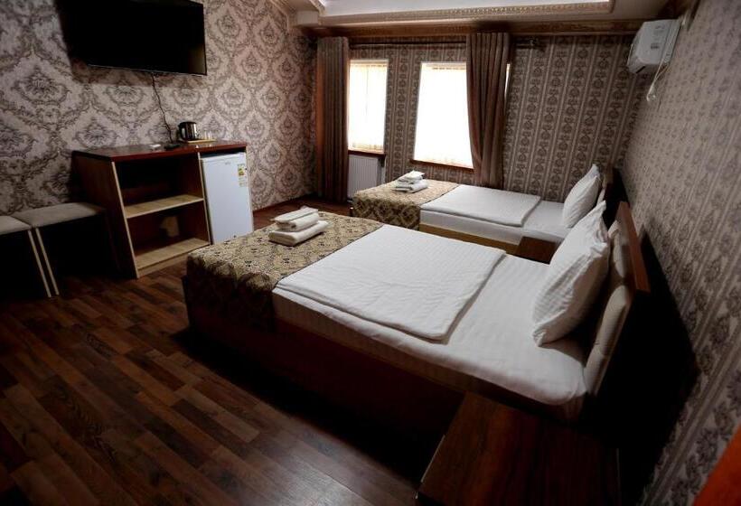 חדר דלוקס, Plaza 777