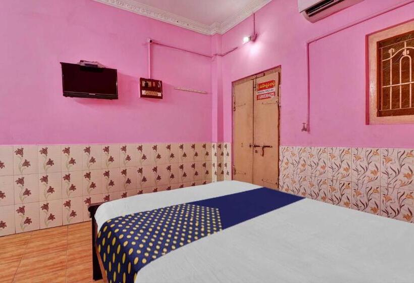 اتاق کلاسیک سه تخته, Spot On Sri Maheswari Lodge