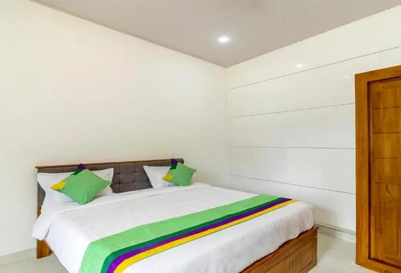 Chambre Standard, Treebo The Rove