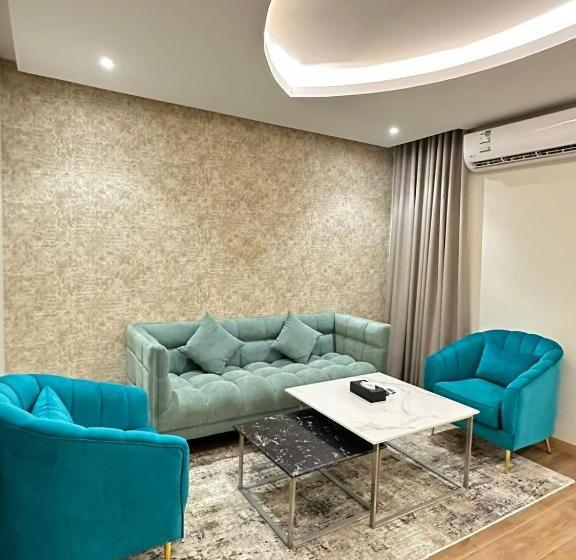 Апартаменты 3 Спальни, Xyz