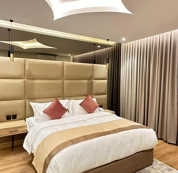 Апартаменты 3 Спальни, Xyz