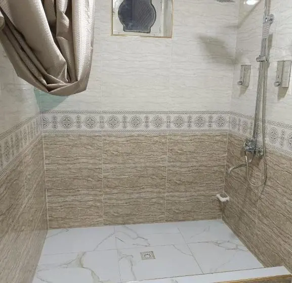 浴室共有ファミリールーム, гостевой дом Isfan Guest House