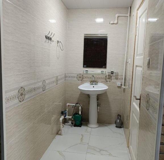 غرفة عائلية حمام مشترك, гостевой дом Isfan Guest House