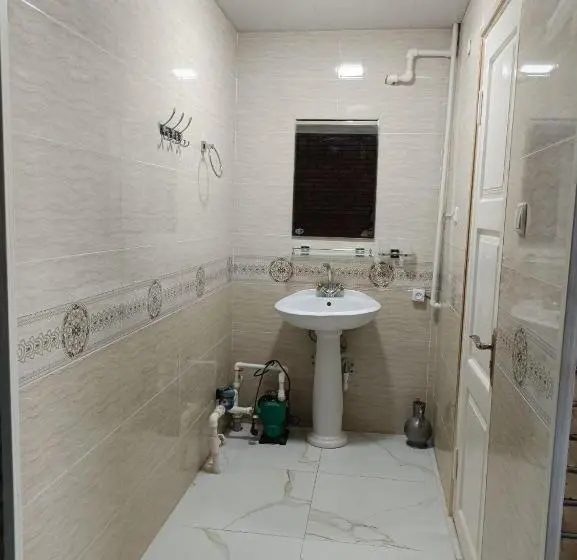 浴室共有ファミリールーム, гостевой дом Isfan Guest House