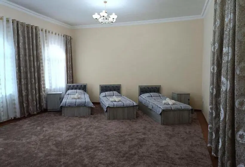 浴室共有ファミリールーム, гостевой дом Isfan Guest House
