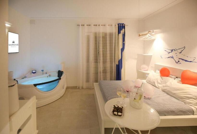 غرفة قياسية مزوَّدة بجاكوزي, Sardvs B&beach