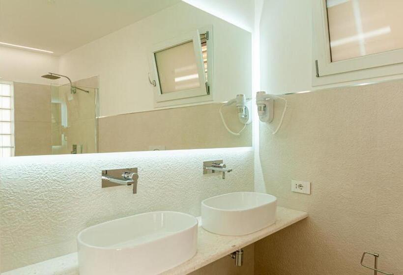 스탠다드 룸 킹사이즈 침대, Sardvs B&beach