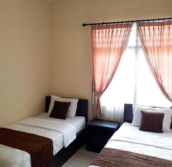 Quarto Estandar com Terraço, Unram Guest House