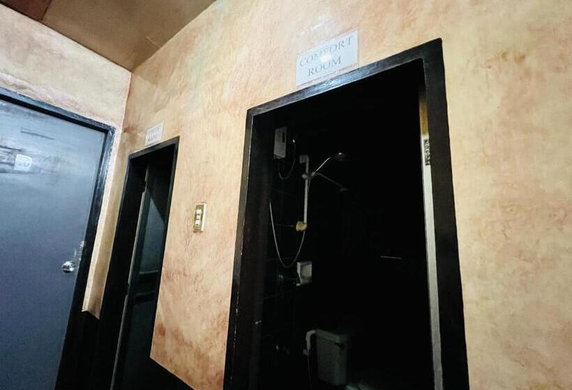 اتاق استاندارد سه نفره, King Henry S Transient House