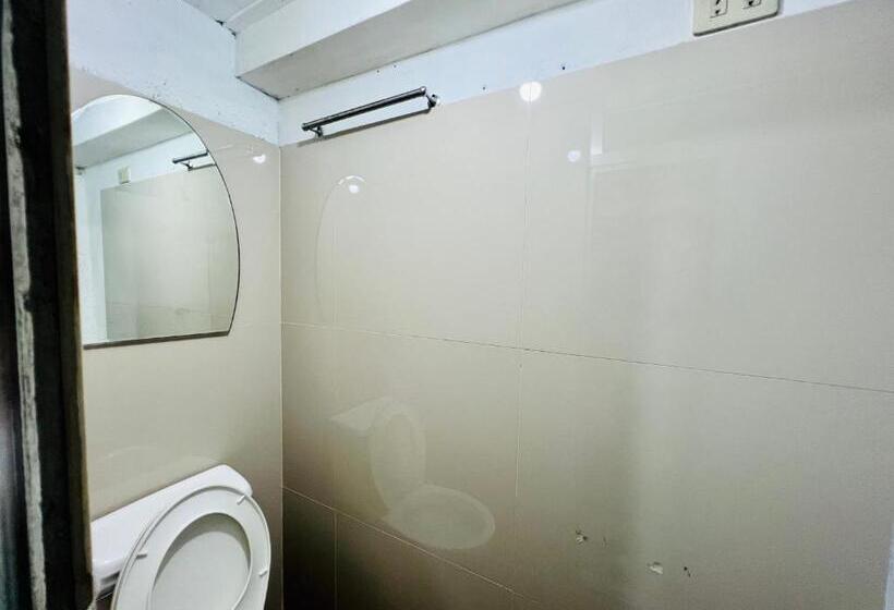 اتاق استاندارد چهار تخته, King Henry S Transient House