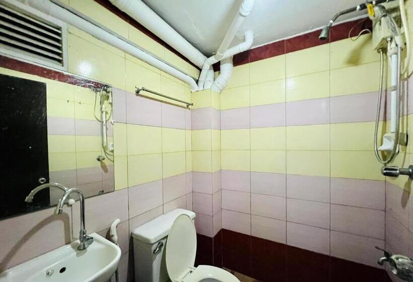 اتاق خانوادگی, King Henry S Transient House