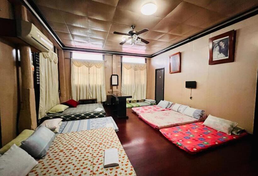 اتاق سوپریور خانوادگی, King Henry S Transient House