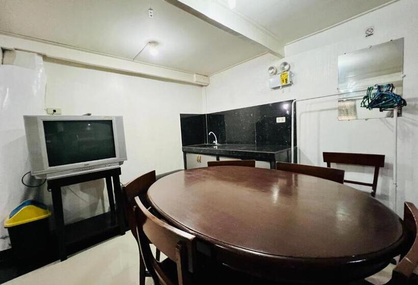 اتاق سوپریور خانوادگی, King Henry S Transient House