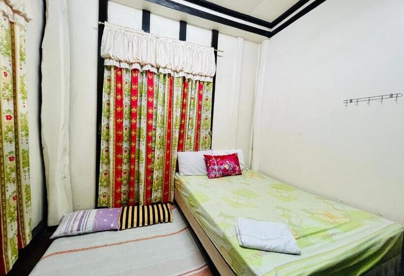 اتاق استاندارد سه نفره, King Henry S Transient House