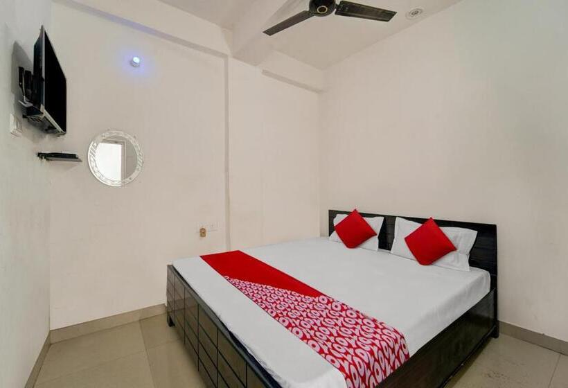 Classic Kolmen Hengen Huone, Oyo Flagship Residence Inn Guest House