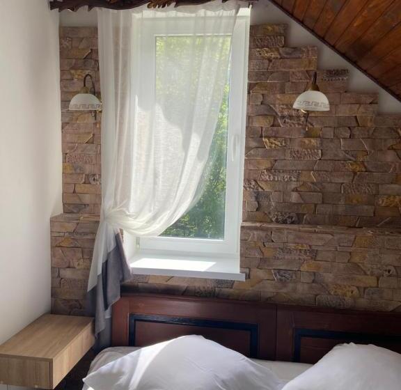 חדר סטנדרט, Tys