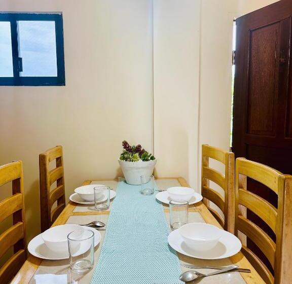 패밀리 룸, Paragua House