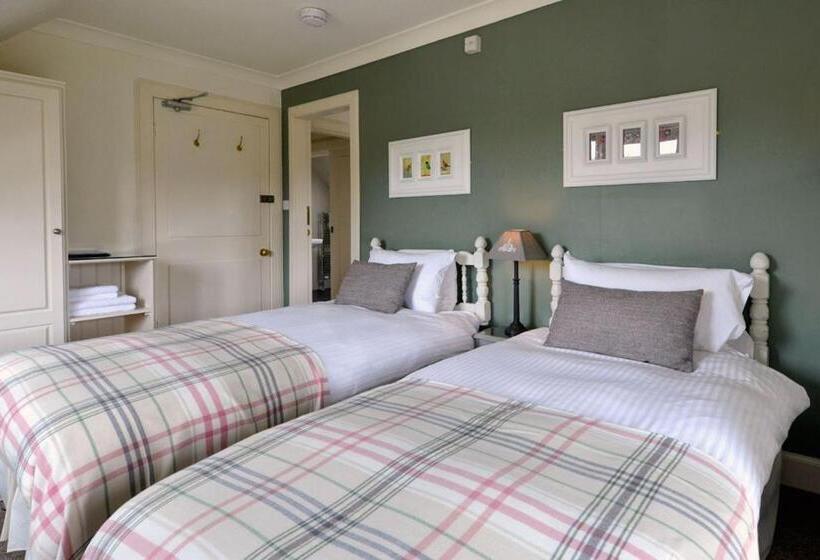 غرفة قياسية رباعية, The Poplars Guest House