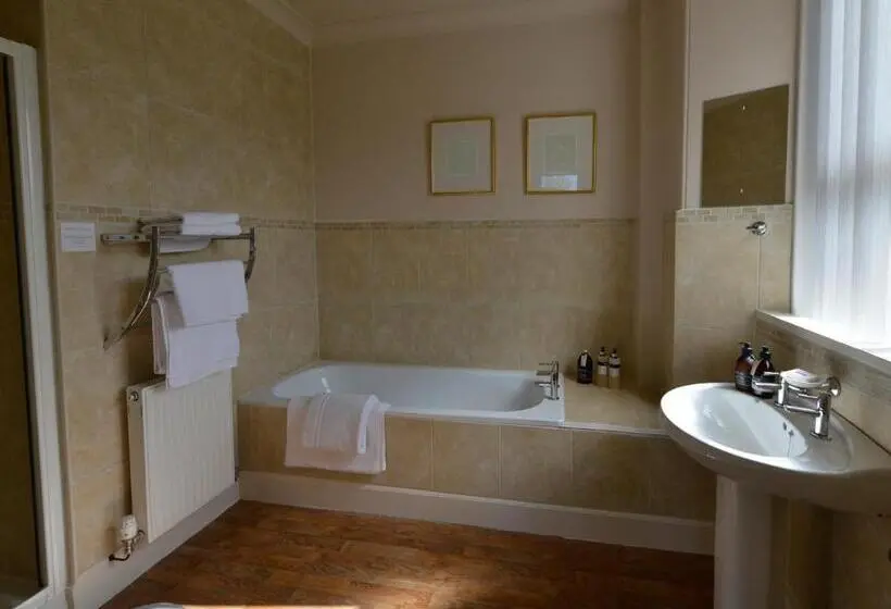 デラックスルーム, The Poplars Guest House
