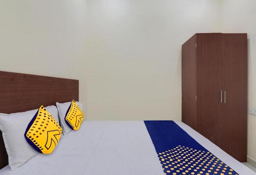 Classic Kolmen Hengen Huone, Spot On Hotel Sarnath Residency