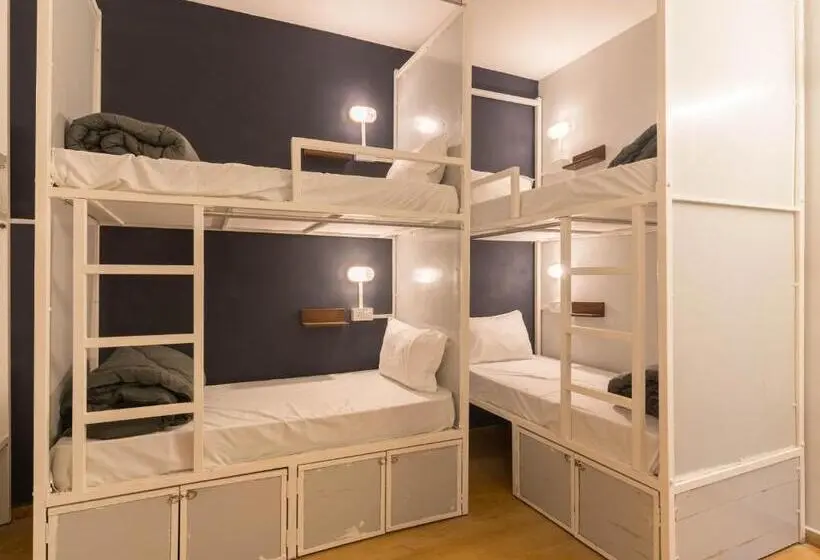 ルームシェアのワンベッド, Madpackers Goa Anjuna Bunks, Rooms, Community