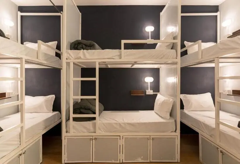 ルームシェアのワンベッド, Madpackers Goa Anjuna Bunks, Rooms, Community