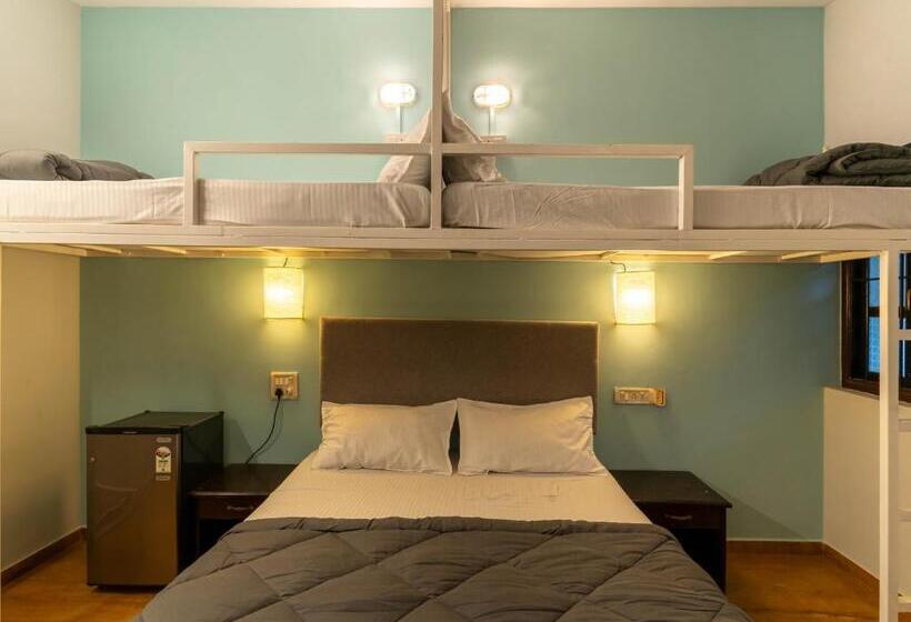 Quarto Familiar, Madpackers Goa Anjuna   Bunks, Rooms, Community