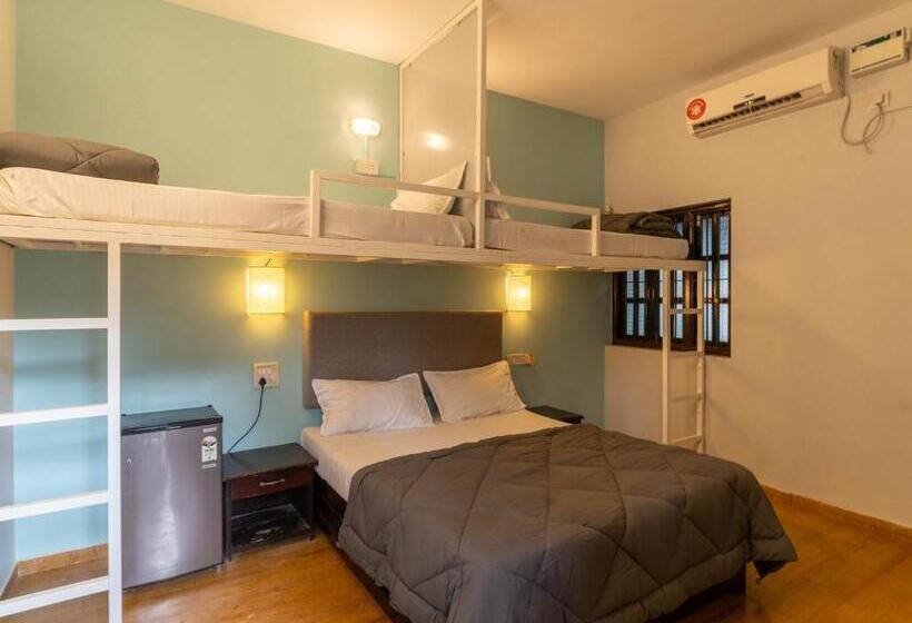 Quarto Familiar, Madpackers Goa Anjuna   Bunks, Rooms, Community