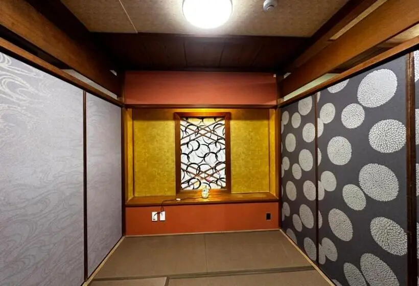Vuode Makuusalissa, Artist Village Apartments Kochi