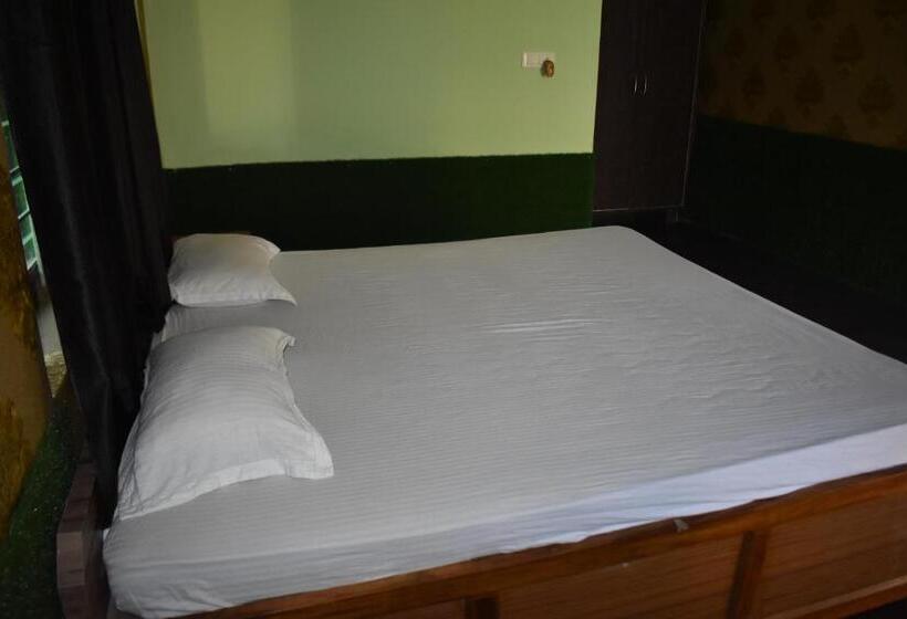 Standard studio with lake view, Kanikasundari Home Stay