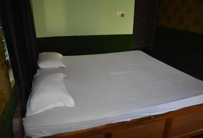 Standard studio with lake view, Kanikasundari Home Stay