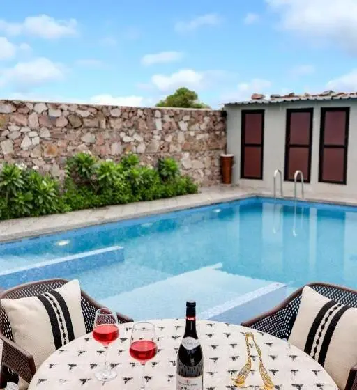 Villa 1 Makuuhuone, Stayvista S La Villa Farm   Tranquil Retreat With Outdoor Pool, Games & Terrace
