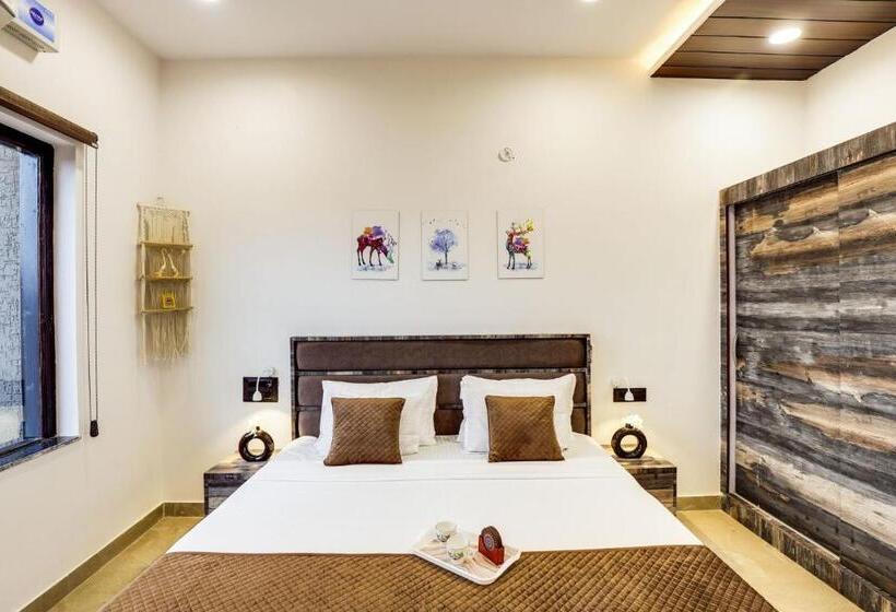 Вилла 1 Спальня, Stayvista S La Villa Farm   Tranquil Retreat With Outdoor Pool, Games & Terrace