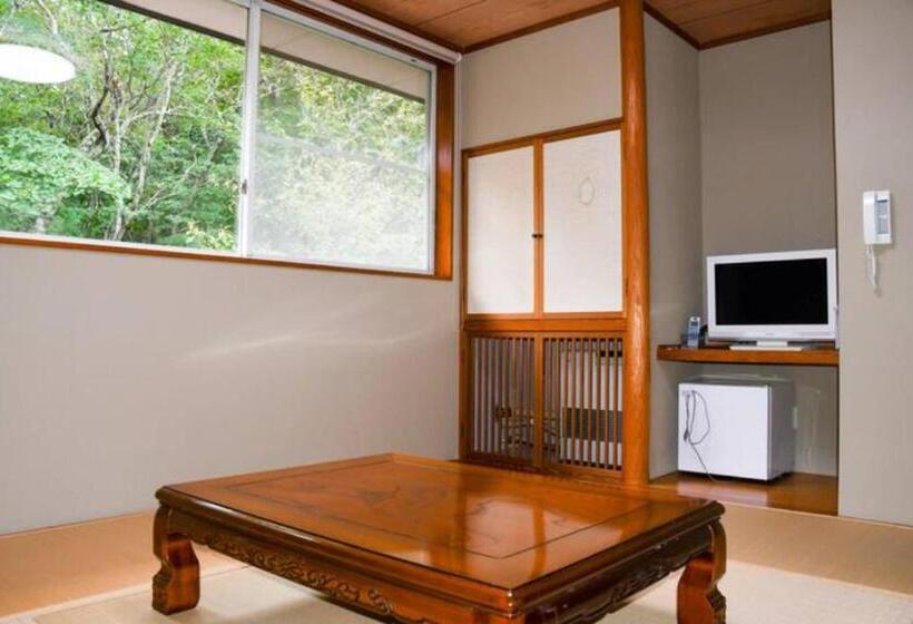 חדר סטנדרט לארבעה, Hana No Paradise